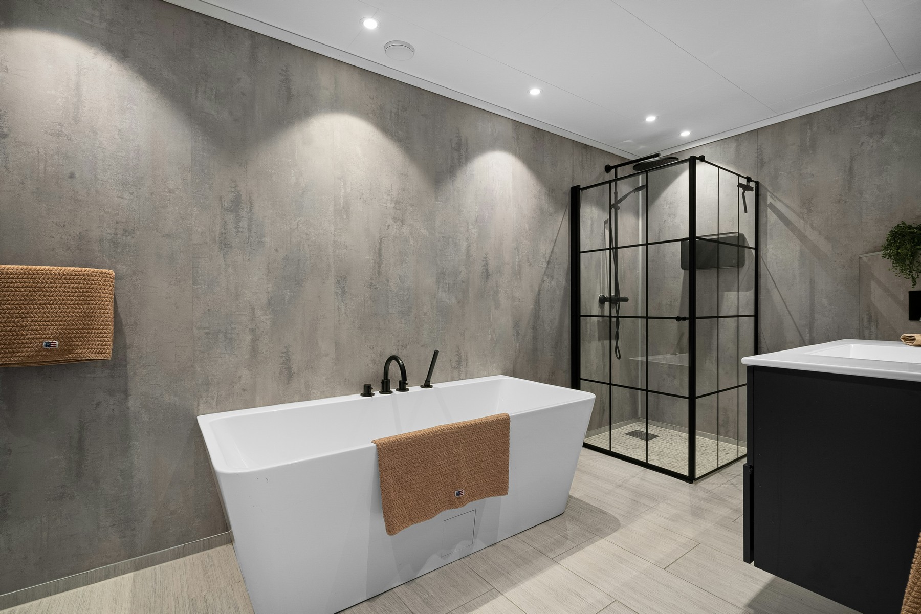 Rohrsystem unter einem Waschbecken im Badezimmer