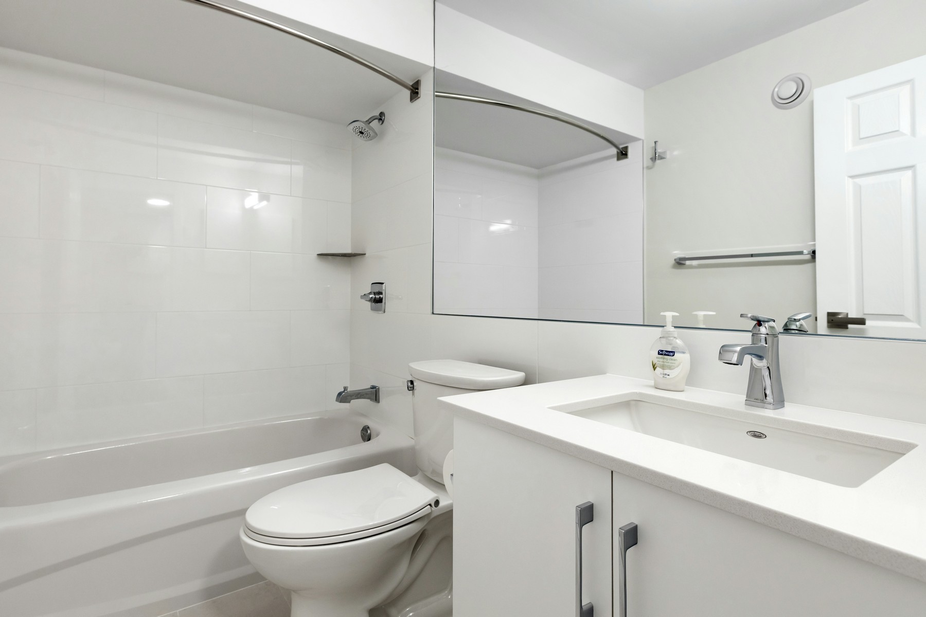 Siphon unter dem Waschbecken im Badezimmer