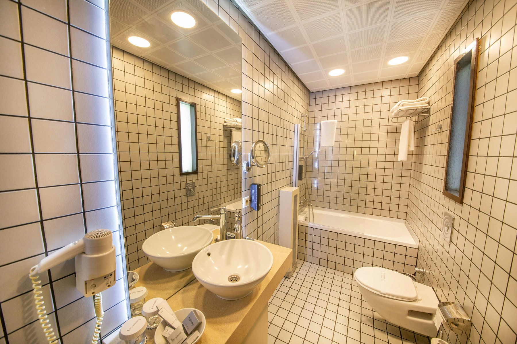 Waschbecken in einem Hotelzimmer-Badezimmer